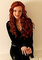 Scarlett Pomers